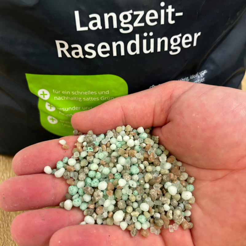 Langzeit-Rasendünger